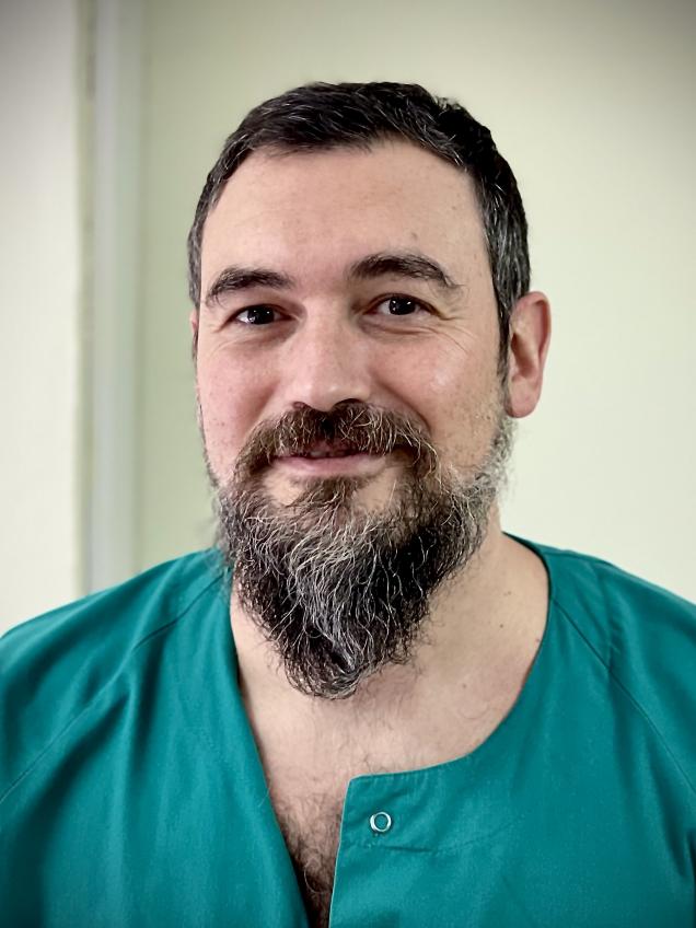 Dr. Álvaro Gómez de la Riva. Neurocirugía