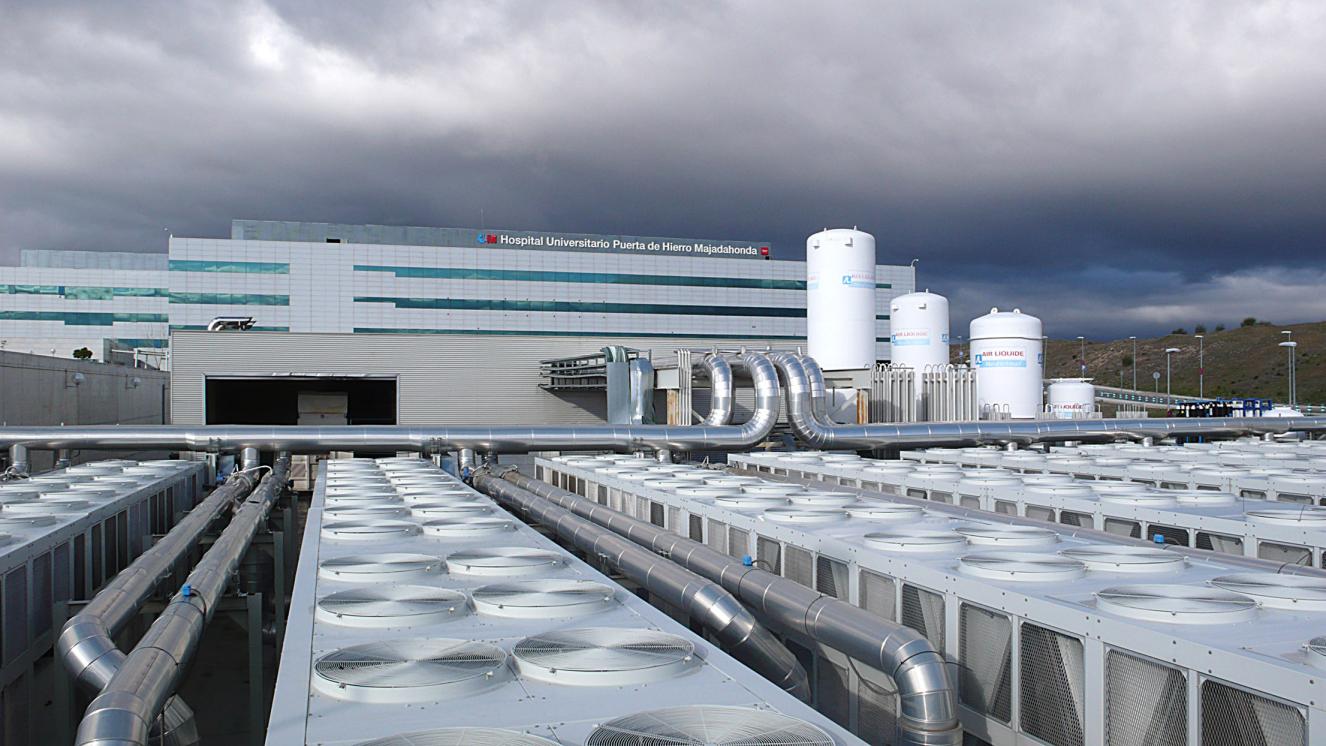 Foto del hospital puerta de Hierro Fachada y cubierta instalaciones