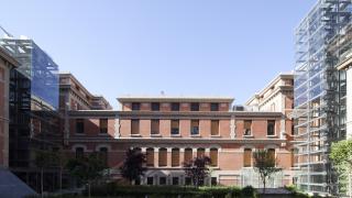 Patio Interior del Hospital - Edificio A