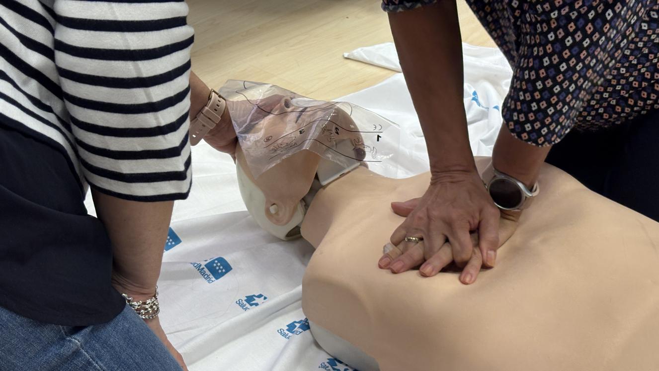 Escuela de Pacientes del Hospital Universitario Severo Ochoa - Taller de RCP, uso de desfibrilador y atragantamientos