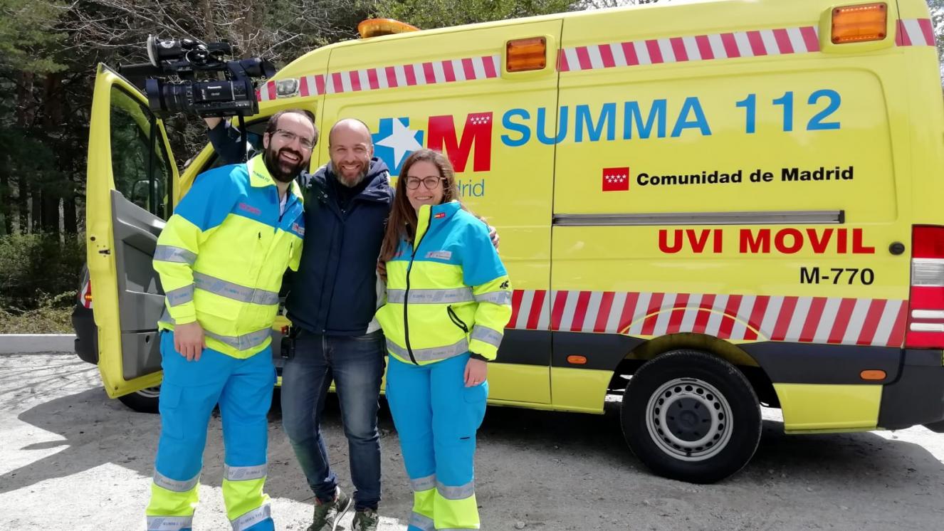 Posado de profesionales del SUMMA tras grabar un reportaje televisivo