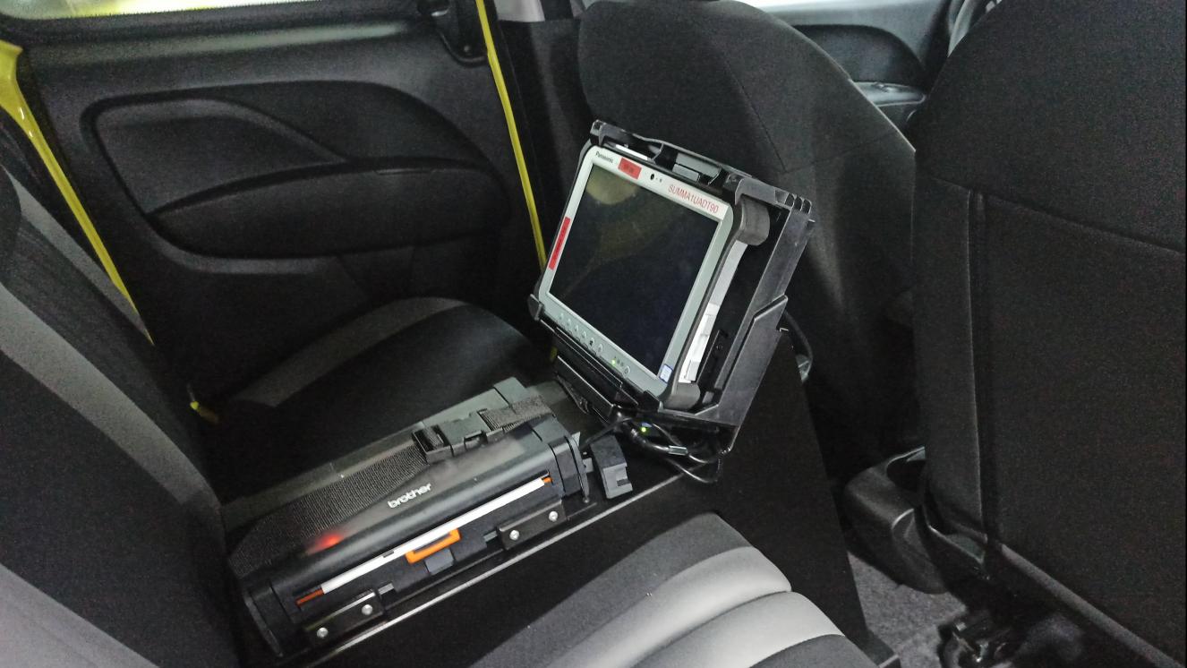 Unidades de atención domiciliaria: detalle de la ubicación de la Tablet PC y de la impresora