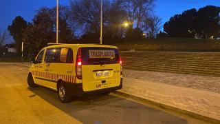 Vehículo de Trasplantes del SUMMA 112 trasera y detalle de la identificación del portón trasero