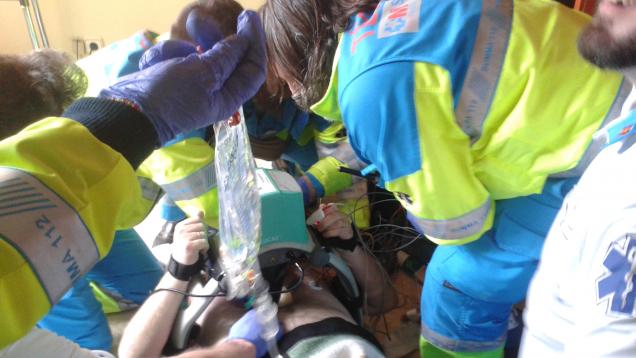 Profesionales del SUMMA 112 actúan en una Parada Cardiorrespiratoria