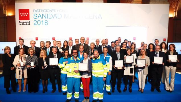 Foto de familia del acto de entrega de distinciones honorificas de la sanidad madrileña 