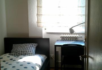 7º y ultimo piso, luminoso, tranquilo, habitación al este.