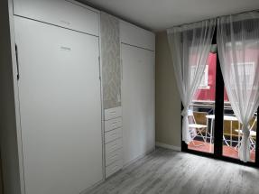 mueble cerrado para que durante el día la habitación se convierta en una zona dinámica de estár.