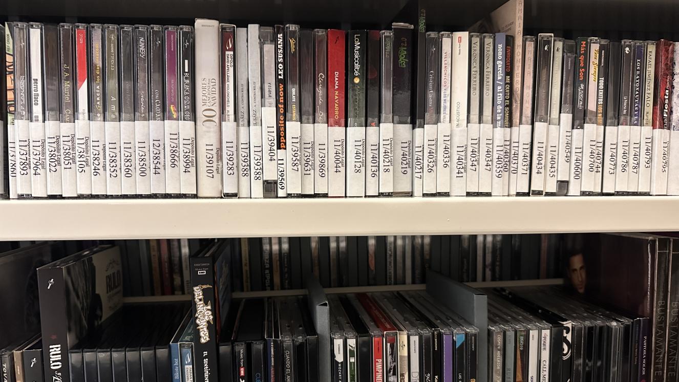 Discos del fondo moderno de la Biblioteca Regional
