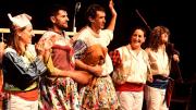 EL ABRAZO - TITIRITEROS DE BINÉFAR EL ABRAZO - TITIRITEROS DE BINÉFAR