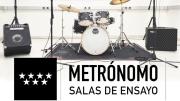 imagen de uan sala de ensayo con batería y amplificadores 