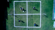 Fotograma de un campo de futbol dividido en cuatro cuadriláteros
