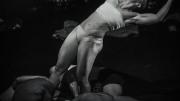 fotografía en blanco y negro de escena