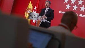 El portavoz de la Comunidad de Madrid atiende a los medios de comunicación desde la Real Casa de Correos