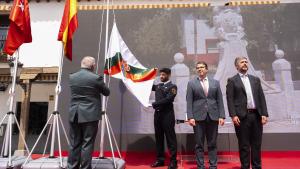La Comunidad de Madrid participa en el primer izado de la bandera oficial de Valdemoro El consejero García Martín en el primer izado de la bandera oficial de Valdemoro