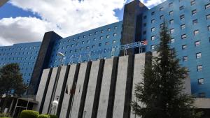 Imagen de fachada del Hospital Universitario Ramón y Cajal