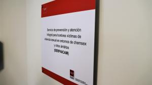 La consejerea Dávila junto a los profesionales del primer centro especializado en la atención a víctimas de agresión sexual masculina