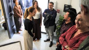 La consejerea Dávila junto a los profesionales del primer centro especializado en la atención a víctimas de agresión sexual masculina