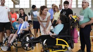 La Comunidad de Madrid organiza 62 jornadas de deporte inclusivo para personas con discapacidad de la Agencia Madrileña de Atención Social La consejera Dávila en el Centro Deportivo Municipal Moratalaz