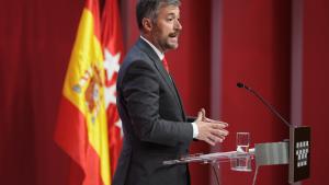 El portavoz de la Comunidad de Madrid atiende a los medios de comunicación desde la Real Casa de Correos