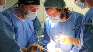 El Hospital Clínico San Carlos dispone de un amplio programa de cirugía robótica en traumatología