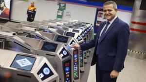 El consejero Jorge Rodrigo durante la presentación del nuevo método de pago en Metro