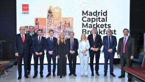 La consejera Albert en la clausura del foro de CaixaBank y BBVA
