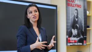 La consejera Mercedes Zarzalejo durante la presentación de la campaña que informa sobre los recursos en la lucha contra el acoso escolar