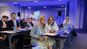 La consejera Albert en la clausura de FEFCO Summit 2026