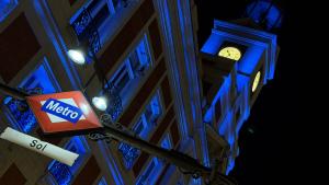 La Real Casa de Correos iluminada de azul por el Día Mundial del Cáncer de Ovario