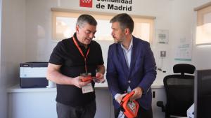 El consejero García Martín en la presentación la nueva Oficina Móvil de Atención al Ciudadano