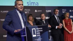 El consejero Rodrigo recogiendo el galardón en el marco de SIMA