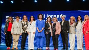 La consejera de Sanidad, Fátima Matute, junto con otros participantes de la II Jornada SERMAS Cuidados