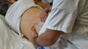 Imagen de paciente recibiendo tratamiento en el Hospital Universitario Ramón y Cajal