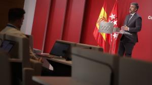 El portavoz de la Comunidad de Madrid atiende a los medios de comunicación desde la Real Casa de Correos