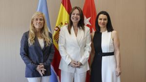 Las consejeras Albert y Zarzalejo junto a la delegación del Gobierno argentino