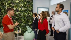 La consejera Matute en el nuevo hospital de día en Arganda del Rey