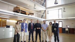 El consejero Mariano de Paco Serrano en la Biblioteca Regional.