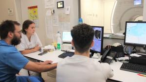 Durante su formación, los alumnos utilizan equipos de procesamiento y adquisición de imagen médica