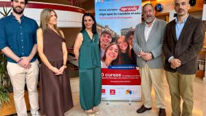 Zarzalejo visita uno de los colegios mayores que participará este verano en Madrid Campus 365 La consejera Mercedes Zarzalejo durante la visita a uno de los colegios mayores que participará en un programa que permitirá que se mantengan abiertos en las vacaciones de verano