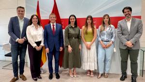 La consejera de Educación, Ciencia y Universidades junto a Valeria Fragola