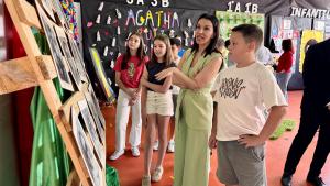La consejera de Educación, Ciencia y Universidades en el colegio de Infantil, Primaria y Secundaria Miguel de Cervantes de Valdilecha