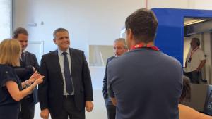 Rodrigo visita los exámenes para conductores de VTC El consejero Jorge Rodrigo durante su visita a los exámenes para conductores de VTC