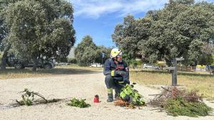 El director de la ASEM112 en la presentación de la campaña de concienciación sobre vegetación