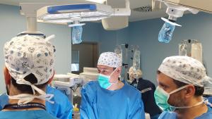 El Hospital Príncipe de Asturias es el primero de España en implantar una innovadora prótesis que recupera la voz y la deglución 