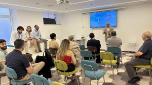 El Hospital público de La Princesa forma en gestión sanitaria y nuevas políticas de salud a una quincena de alumnos de Chile