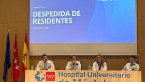 Mesa presidencial despedida de residentes