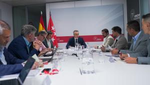 La Comunidad de Madrid refuerza la seguridad ante accidentes de alto riesgo en industrias con la actualización de sus Planes de Emergencia Exterior El consejero Novillo en la Comisión de Protección Civil en la sede de la ASEM112