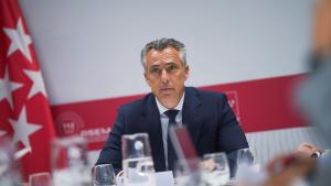 La Comunidad de Madrid refuerza la seguridad ante accidentes de alto riesgo en industrias con la actualización de sus Planes de Emergencia Exterior El consejero Novillo en la Comisión de Protección Civil en la sede de la ASEM112