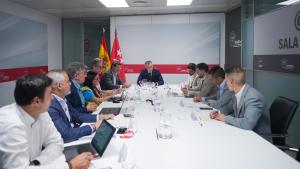 La Comunidad de Madrid refuerza la seguridad ante accidentes de alto riesgo en industrias con la actualización de sus Planes de Emergencia Exterior El consejero Novillo en la Comisión de Protección Civil en la sede de la ASEM112