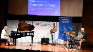 Imagen de actuación musical del evento en el Hospital Universitario Ramón y Cajal